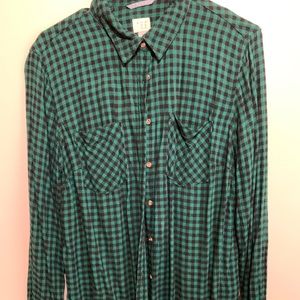 Cute checkered button down